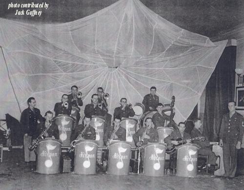 band.jpg (34274 bytes)