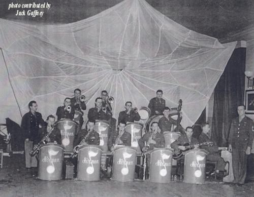 band.jpg (34274 bytes)